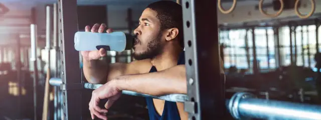 Beta alanina ile przed treningiem: kiedy przyjmować, by zyskać efekty?