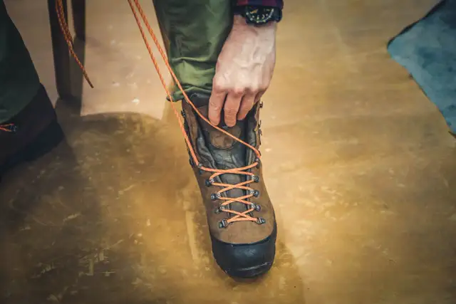 Koniec z bólem! Wiązanie butów trekkingowych: Poradnik eksperta