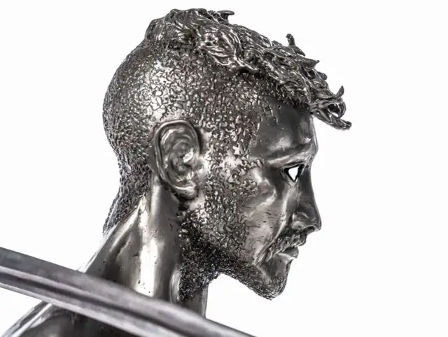 Rzeźba z metalu - odkryj unikalne dzieła sztuki dla każdego wnętrza