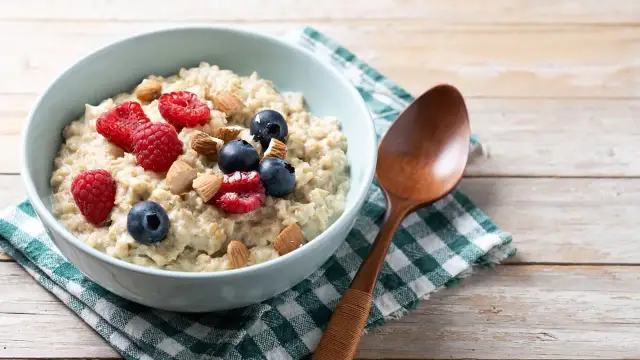 Przepis na zdrową owsiankę: Odkryj sekrety idealnego śniadania