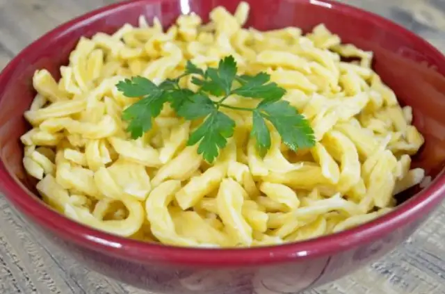 Domowy makaron krok po kroku: przepis babci na idealny smak!