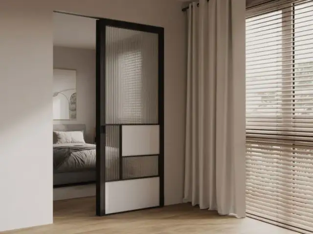 Praktyczne sposoby na zasłonięcie szyby w drzwiach pokojowych