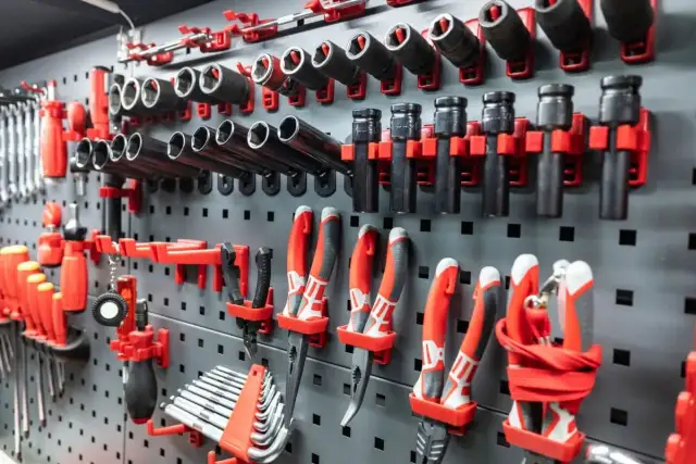 Jakiej firmy narzędzia do warsztatu – wybierz najlepsze marki i oszczędzaj