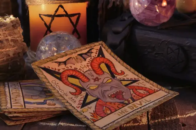 Diabeł tarot tak czy nie - co naprawdę oznacza ta karta?