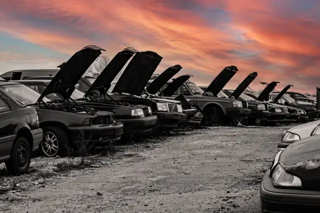 Ustawa o recyklingu pojazdów: Jak legalnie zezłomować auto i uniknąć kar?