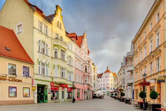 Zielona Góra: Odkryj miasto wina, atrakcje i sekrety