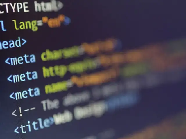 Kod HTML w Notatniku: <!DOCTYPE html> <html lang="en"> <head> <meta charset="UTF-8"> <meta http-equiv="X-UA-Compatible" content="IE=edge"> <meta name="viewport" content="width=device-width, initial-scale=1.0"> <!-- The above meta tags --> <title>Web De...