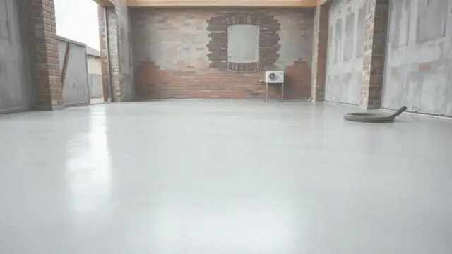 Ile czasu podlewać wylewki, aby uniknąć pęknięć i uszkodzeń?