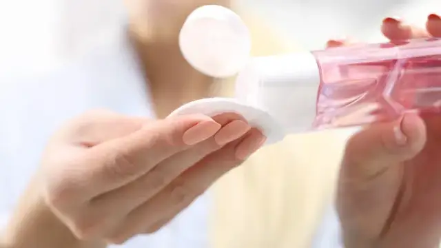 Demakijaż: Jak wybrać idealny produkt? Poradnik krok po kroku