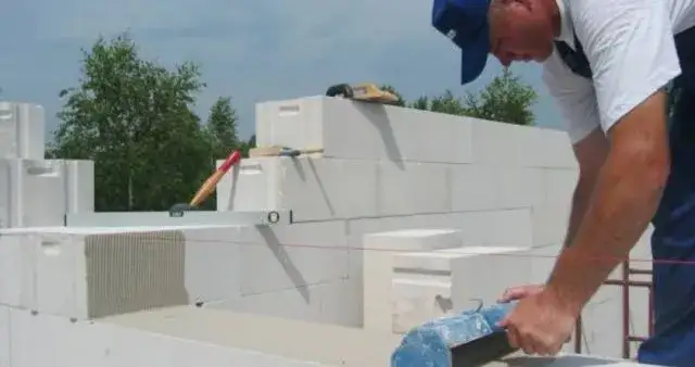 Jaką zaprawę do murowania suporeksu wybrać, by uniknąć błędów?