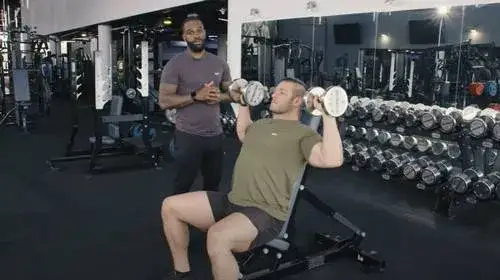 Ile ćwiczeń na barki? Odkryj najlepsze metody i unikanie kontuzji