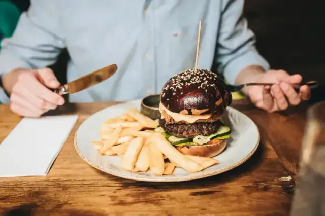 Gdzie zjeść w Gdańsku Brzeźnie? Odkryj najlepsze restauracje i smaki