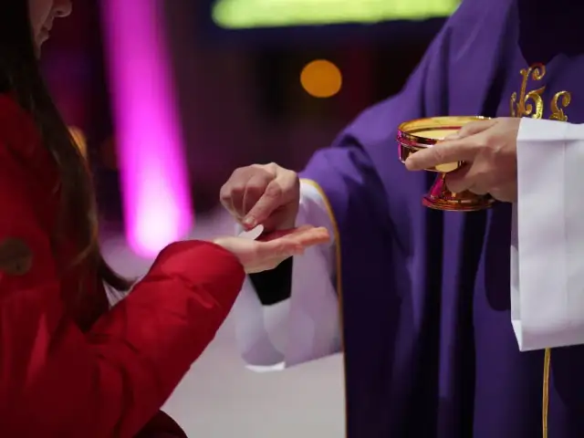 Komunii czy komuni? Rozwiej wątpliwości raz na zawsze!