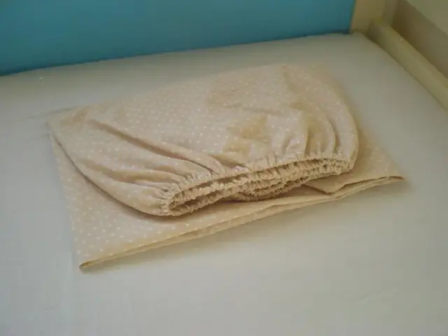 Jak uszyć prześcieradło z gumką? Praktyczny poradnik krok po kroku