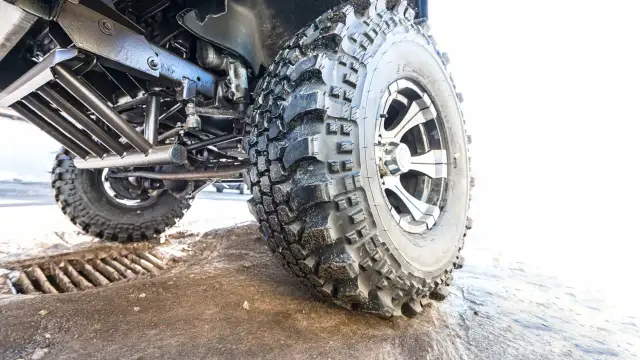 Jakie opony na asfalt i lekki teren - uniknij złych wyborów i kosztów