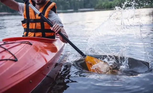 Mazury kajakiem: Wybierz szlak i zaplanuj idealny spływ