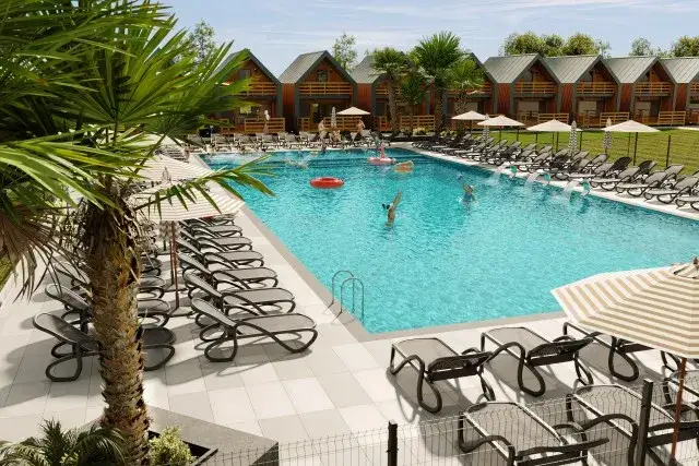 Tani nocleg nad morzem? Praktyczny przewodnik po oszczędnościach