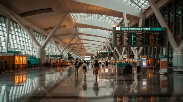 Jak wygląda przesiadka na lotnisku w Dubaju - co musisz wiedzieć