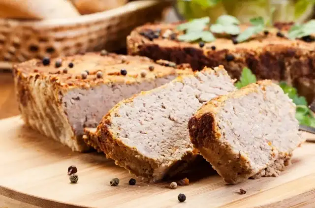 Jak upiec idealny pasztet? Czasy i temperatury bez błędów!