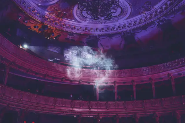 Jak rozpiąć stanik zębami? Poradnik z humorem i pikanterią