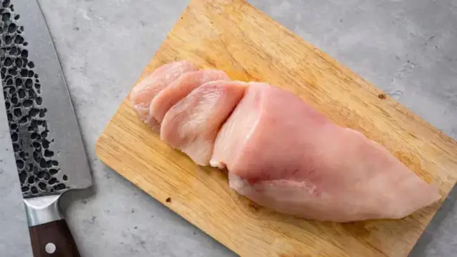 Jak pokroić kurczaka łatwo i bezpiecznie - unikaj najczęstszych błędów