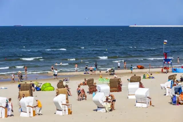 Zakazy kąpieli nad Bałtykiem: Gdzie sprawdzić i jak uniknąć ryzyka?