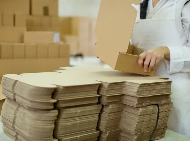 Jak złożyć pudełko na tort? Poradnik krok po kroku od eksperta.