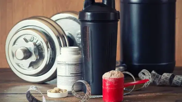 Jakie suplementy do treningu w domu poprawią Twoje wyniki i regenerację