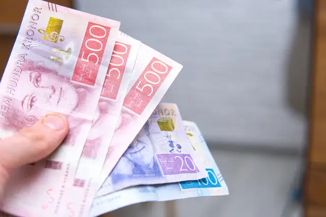 SEK to korona szwedzka: Co musisz wiedzieć? Kurs, wygląd, historia