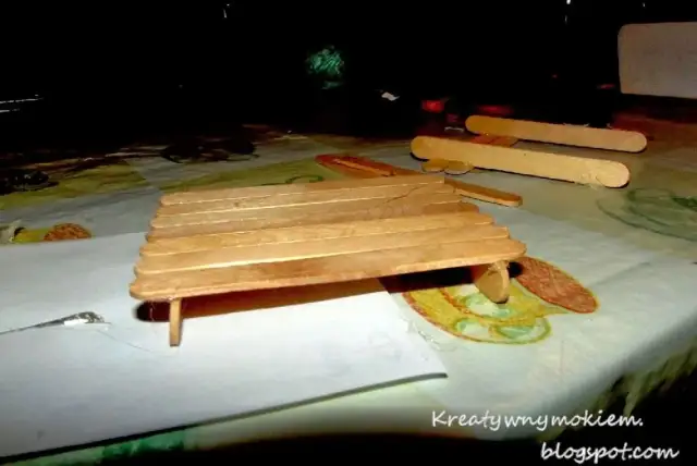 Krzesło z patyczków po lodach: Zbuduj je sam krok po kroku!