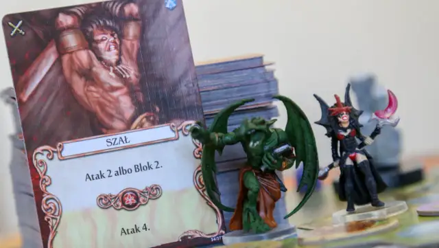 Mage Knight gra planszowa - odkryj sekrety strategii i mechaniki