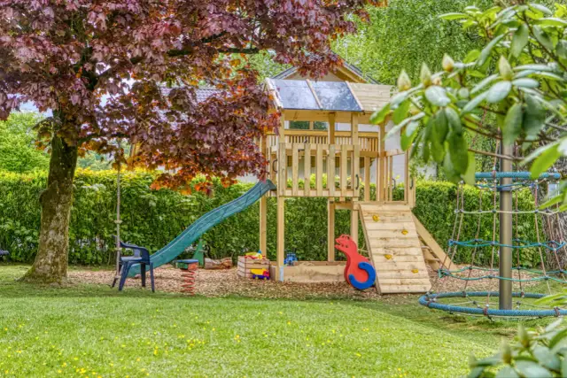 Plac zabaw: Co znajdziesz? Klasyka i hity dla każdego wieku!