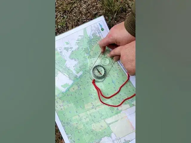 Jak wyznaczyć azymut na mapie? Praktyczny poradnik krok po kroku