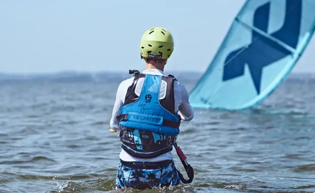 Kitesurfing: jaki latawiec na początek, by uniknąć frustracji?
