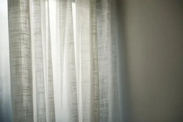 Co zrobić ze starych firanek? 10 kreatywnych pomysłów na ich wykorzystanie