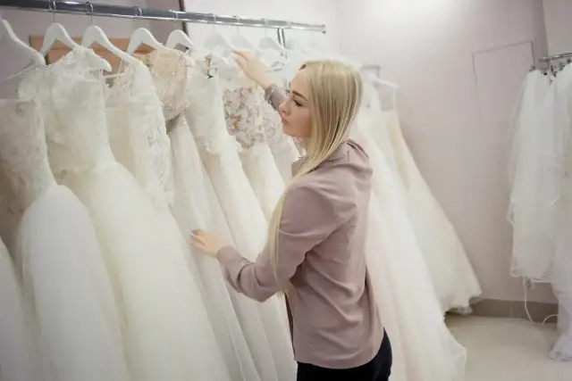 Ile wcześniej szukać sukni ślubnej, aby uniknąć stresu przed weselem?