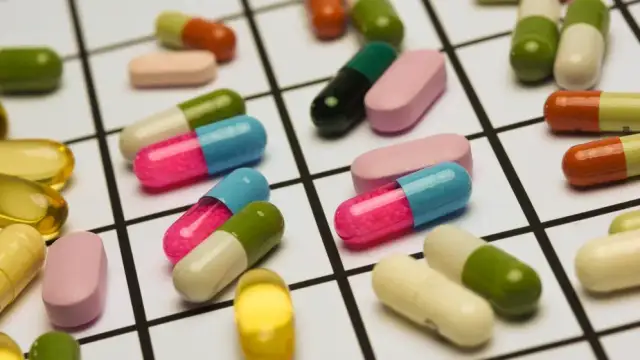 COVID-19: Jakie leki? Skuteczne leczenie i porady eksperta