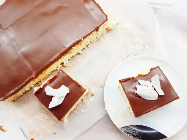 Szybkie ciasto kokosowe przepis – wyjątkowy deser gotowy w chwilę