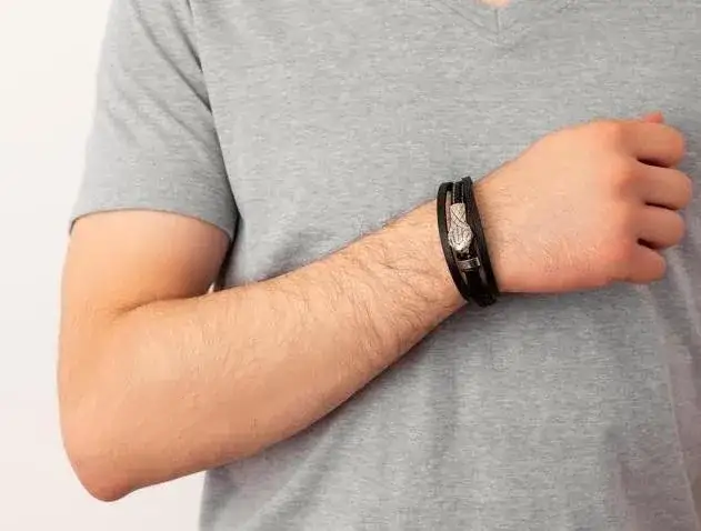 Na której ręce nosić bransoletkę magnetyczną, by poprawić zdrowie?