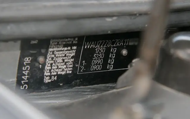 Jak sprawdzić samochód po VIN? Odkryj historię i uniknij oszustw