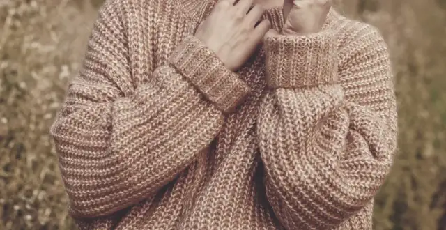 Jak przywrócić puszystość swetra: skuteczne metody na sfilcowanie