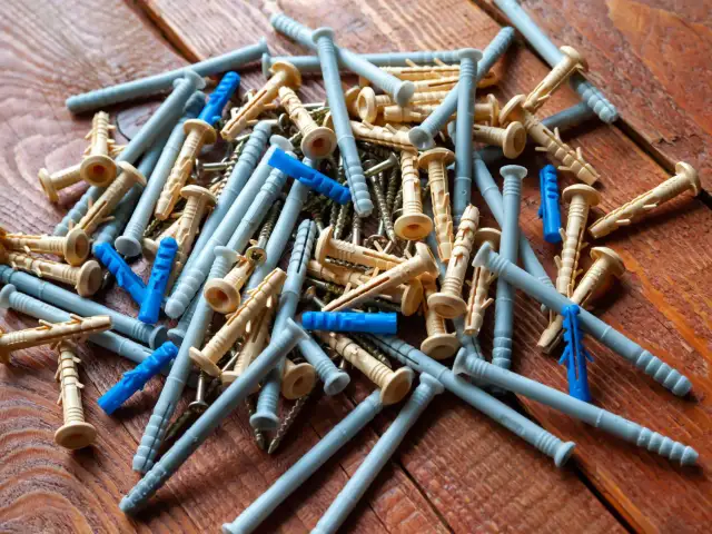 Jakie kołki do karton gipsu? Uniknij błędów poradnik!