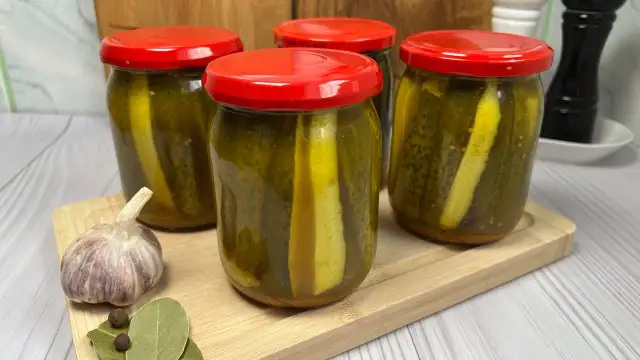 Jak zrobić ogórki z przyprawą curry - prosty przepis na zimowe przetwory