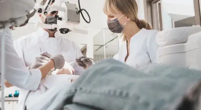 Leczenie zębów na NFZ co obejmuje: co możesz zyskać bezpłatnie?