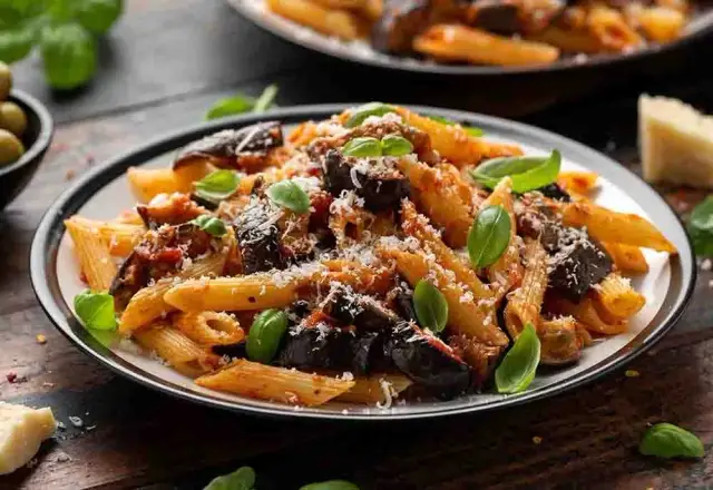 Penne alla Norma: Prosty przepis na pyszne danie z bakłażanem