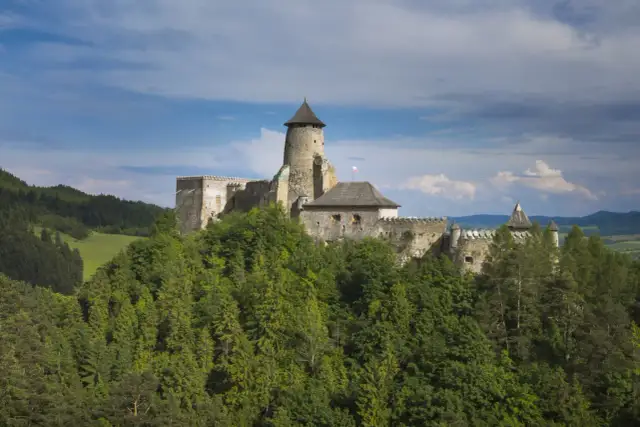 Babia Góra nocleg: Schronisko, pensjonat czy domek? Wybierz mądrze!