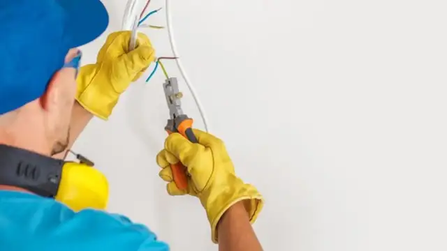 Co to jest elektryka? Zrozumienie podstawowych zasad i znaczenia