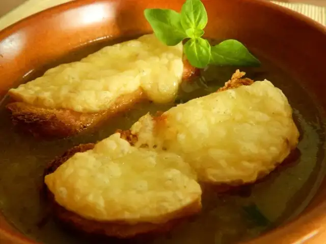 Jakie wino do zupy cebulowej - idealne połączenia, które zaskoczą