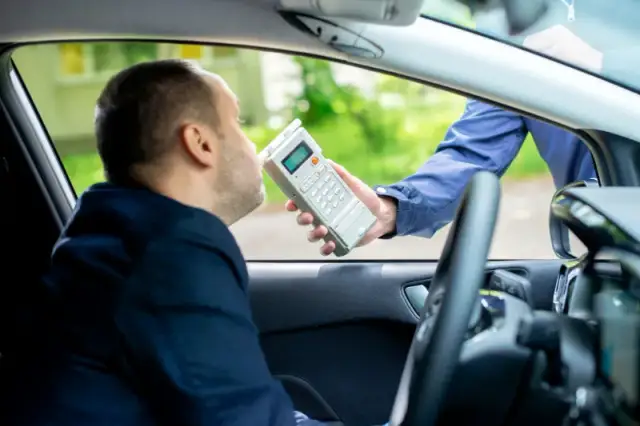 Które badanie alkomatem jest wiążące i jak uniknąć problemów prawnych?