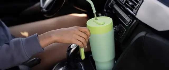 Jak działa termos? Poznaj sekret izolacji termicznej.